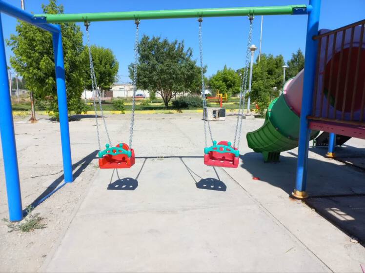 نصب وسایل بازی در پارک های سطح شهر