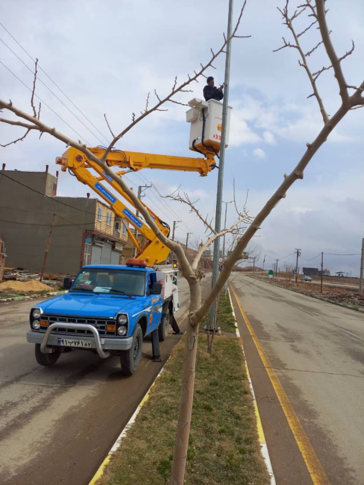 تعمیر و اصلاح شبکه ی  روشنایی های معابر شهر کرسف